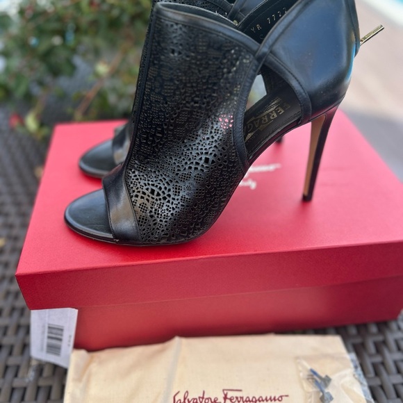 NWT Ferragamo Gayle Black Heeled Boots size 8.5 - Picture 5 of 7